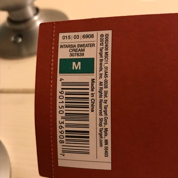 Woman’s Sweater in Grey with Black Hearts size Medium - Picture 4 of 4